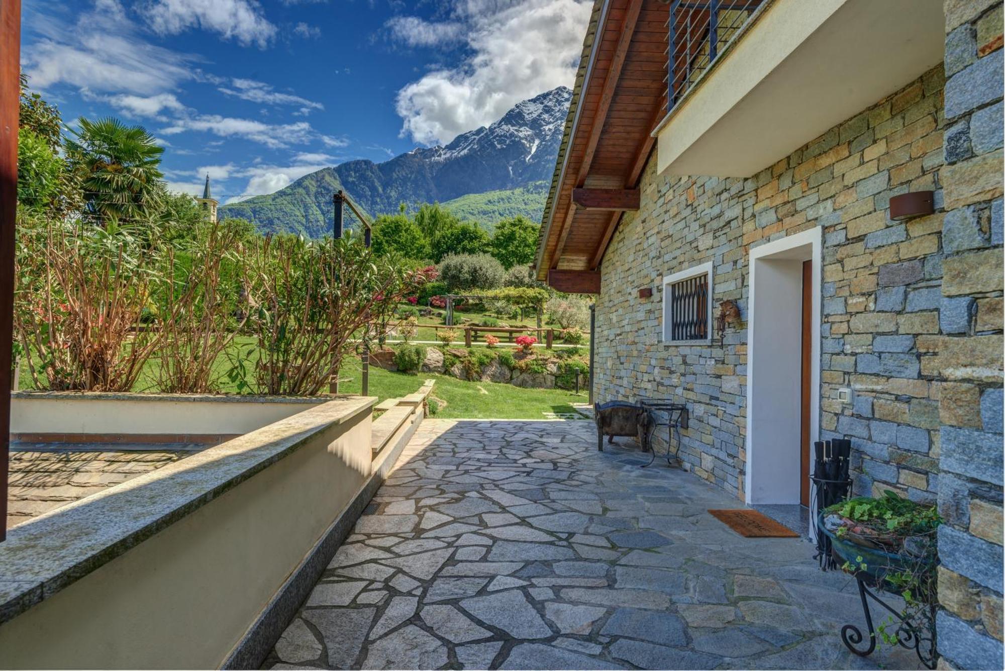 Villa La Corte With Amazing Pool And Garden คอลีโก ภายนอก รูปภาพ